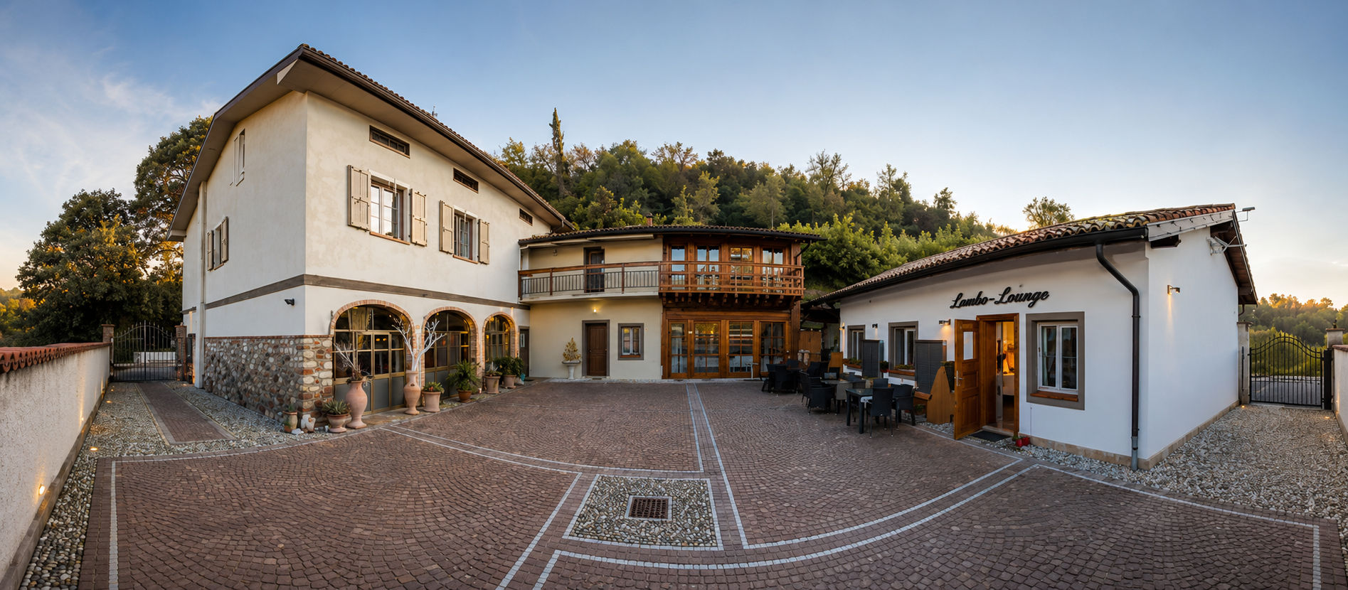 Panorama der Locanda Dall'Asino Bianco mit Lambo-Lounge